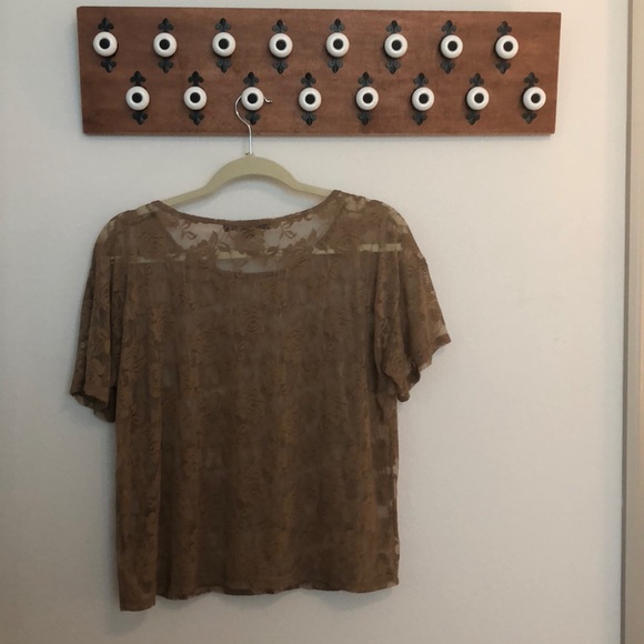 Forever 21 Sheer Rose Top - Picture 4 of 4